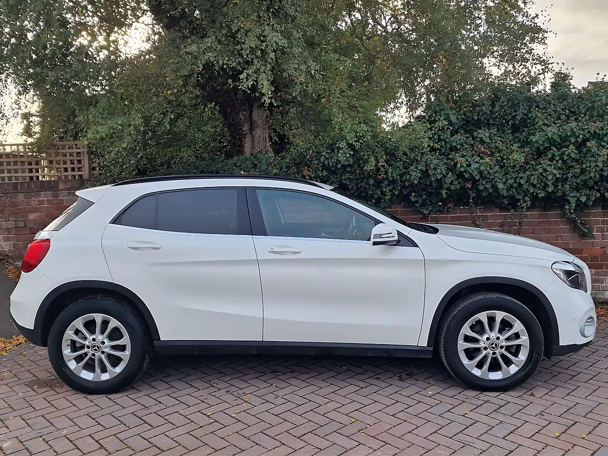 Used 2018 Mercedes-Benz Gla Se (executive) White - Interior and Exterior details 8
