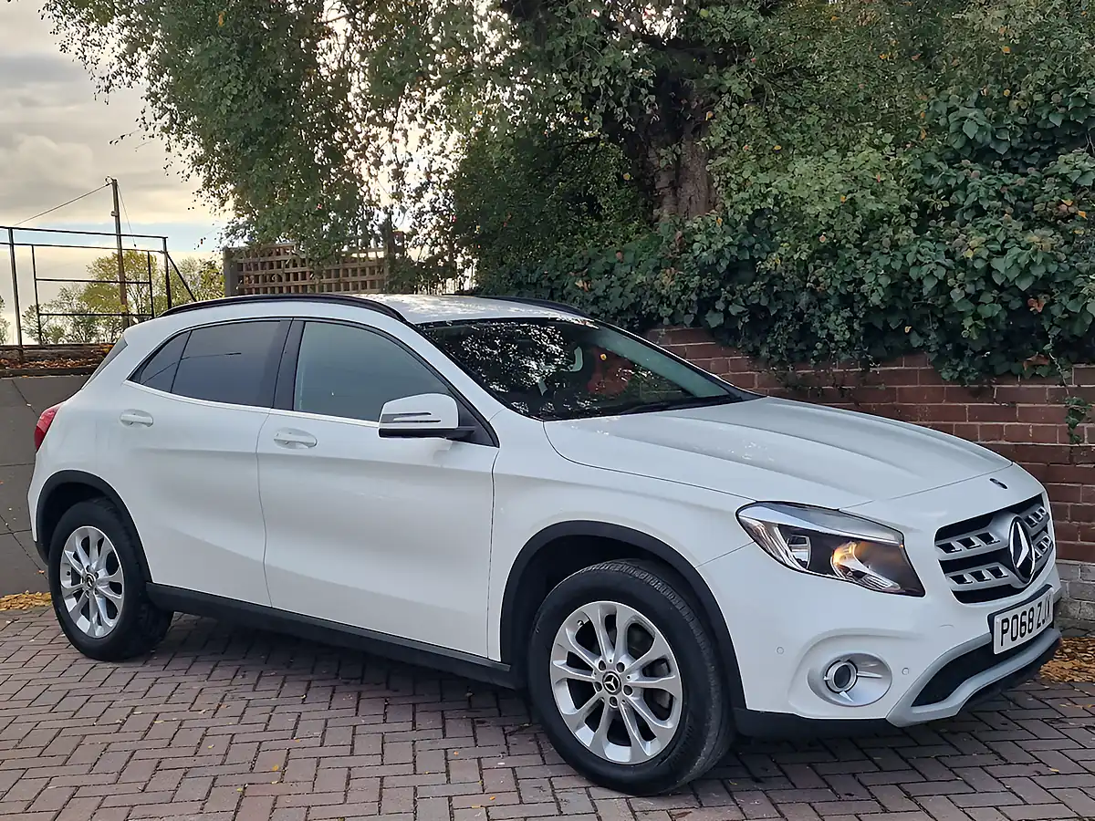 Used 2018 Mercedes-Benz Gla Se (executive) White - Interior and Exterior details 9