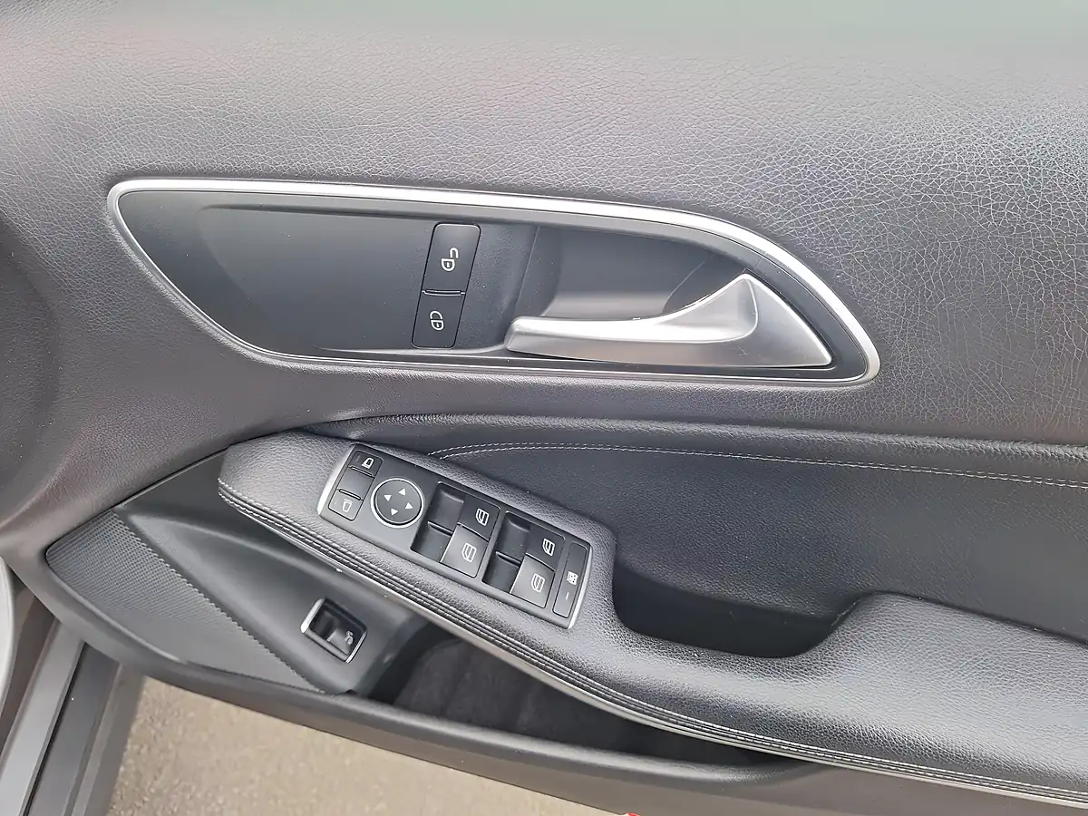 Used 2018 Mercedes-Benz Gla Se Grey - Interior and Exterior details 16