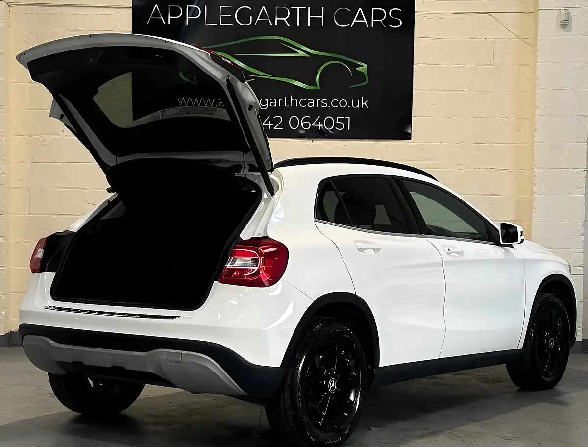 Used 2018 Mercedes-Benz Gla Se White - Interior and Exterior details 4