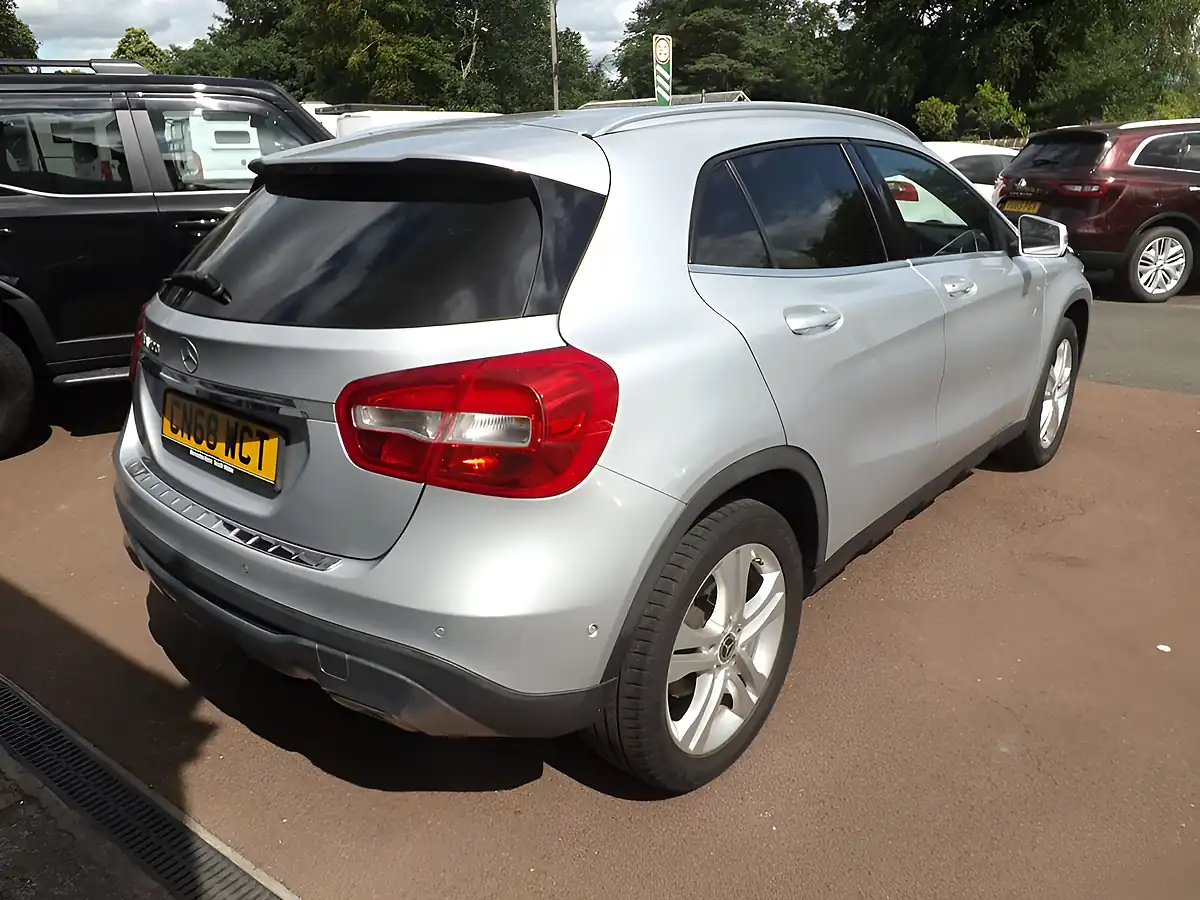 Used 2018 Mercedes-Benz Gla Sport (executive) Silver - Interior and Exterior details 10