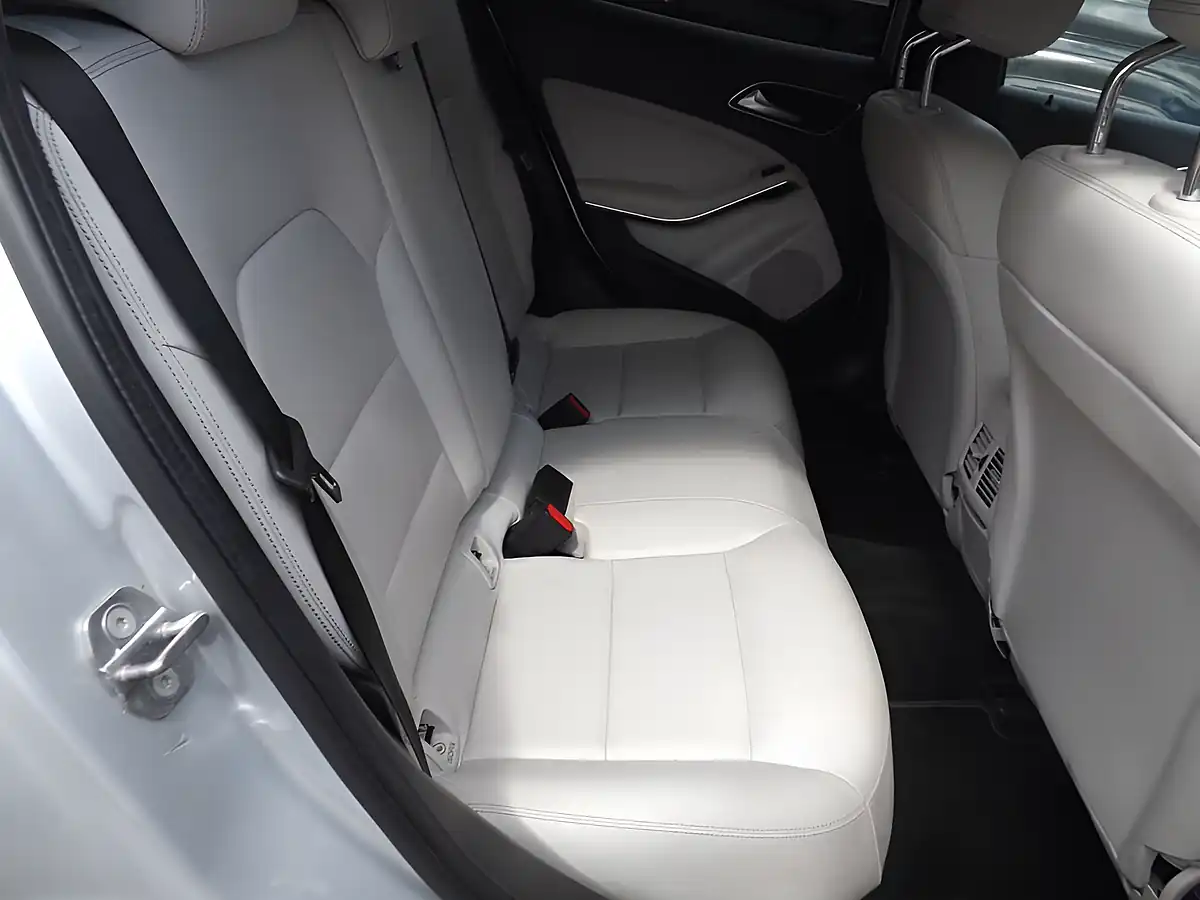 Used 2018 Mercedes-Benz Gla Sport (executive) Silver - Interior and Exterior details 12