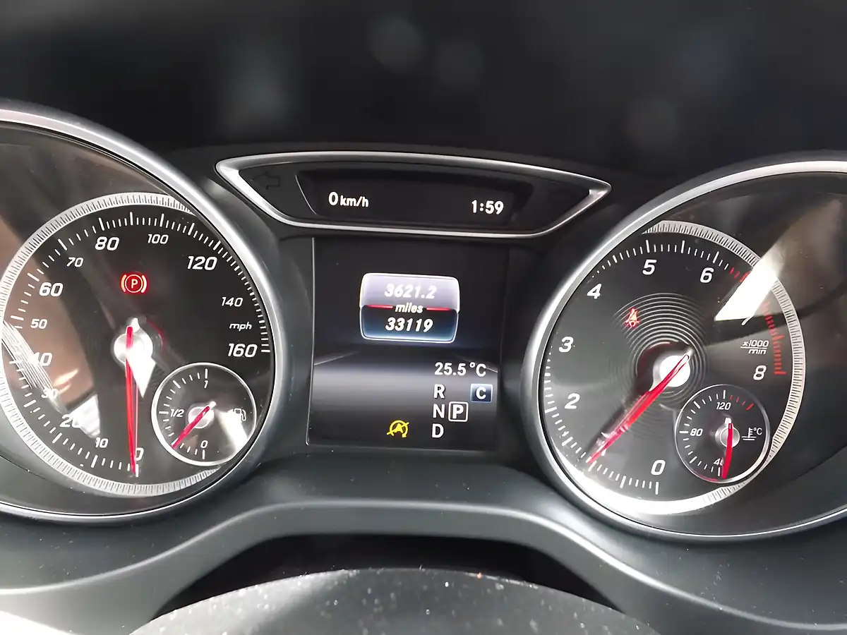 Used 2018 Mercedes-Benz Gla Sport (executive) Silver - Interior and Exterior details 15