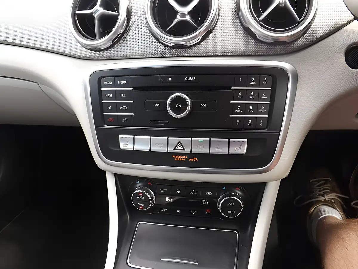 Used 2018 Mercedes-Benz Gla Sport (executive) Silver - Interior and Exterior details 16