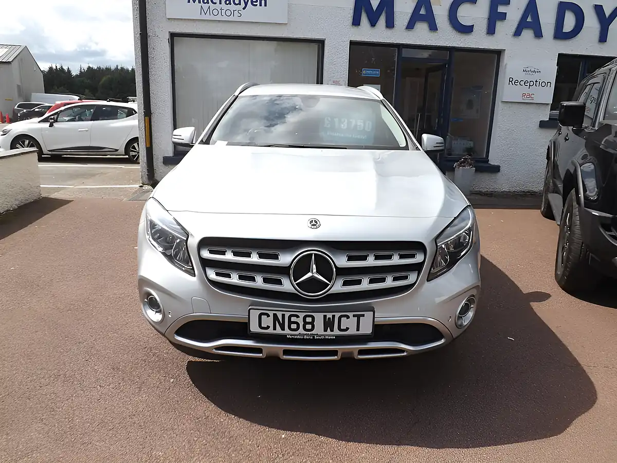 Used 2018 Mercedes-Benz Gla Sport (executive) Silver - Interior and Exterior details 2
