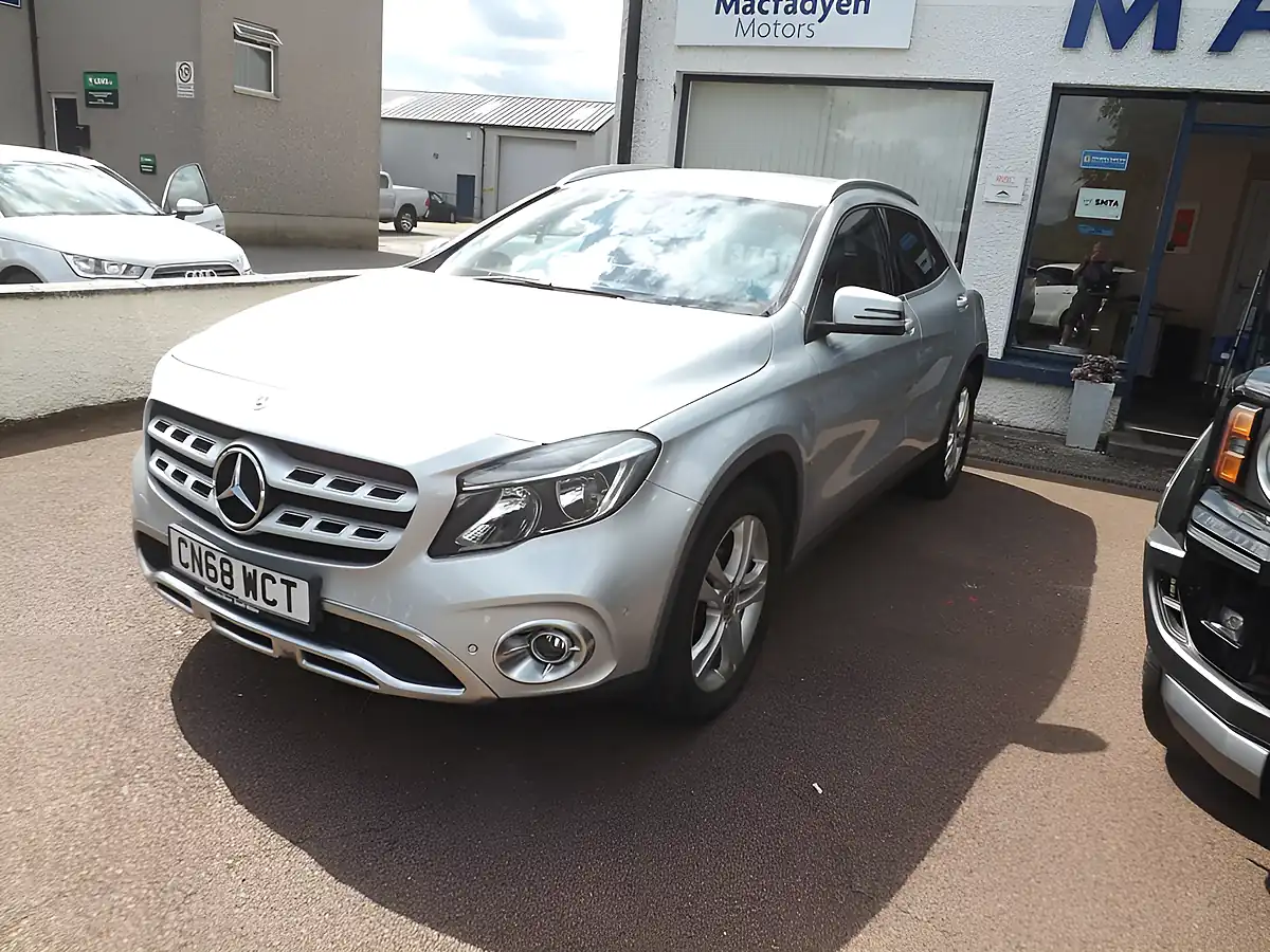 Used 2018 Mercedes-Benz Gla Sport (executive) Silver - Interior and Exterior details 3