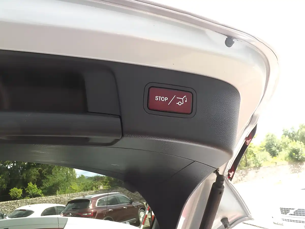 Used 2018 Mercedes-Benz Gla Sport (executive) Silver - Interior and Exterior details 9