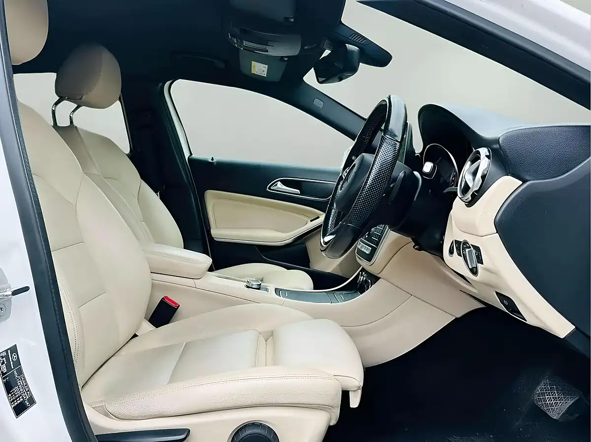 Used 2018 Mercedes-Benz Gla Sport Executive White - Interior and Exterior details 10
