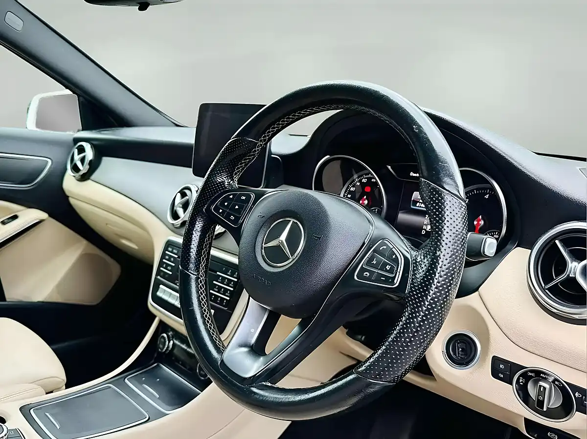 Used 2018 Mercedes-Benz Gla Sport Executive White - Interior and Exterior details 13