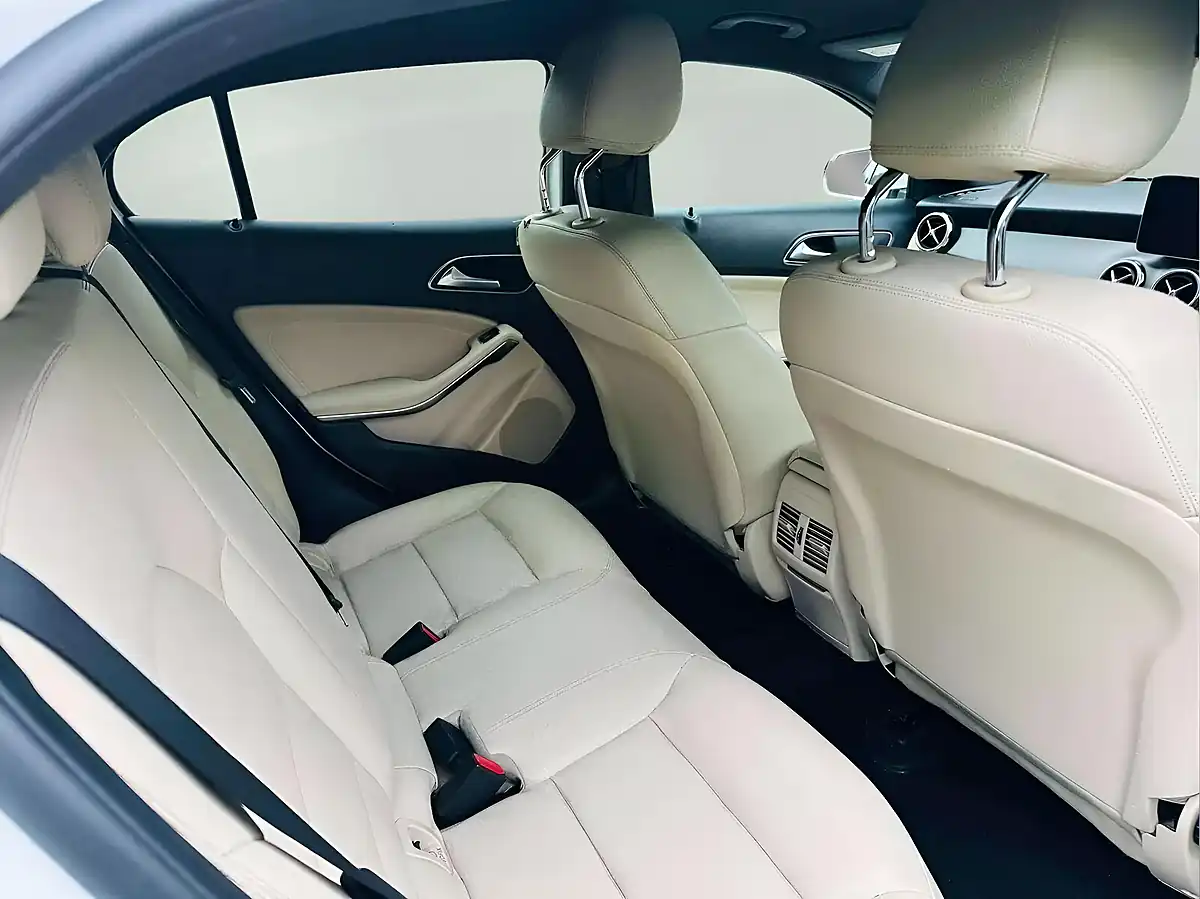 Used 2018 Mercedes-Benz Gla Sport Executive White - Interior and Exterior details 16