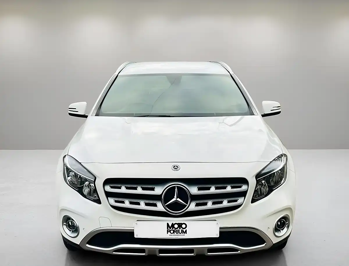 Used 2018 Mercedes-Benz Gla Sport Executive White - Interior and Exterior details 3