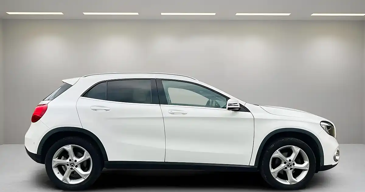 Used 2018 Mercedes-Benz Gla Sport Executive White - Interior and Exterior details 4