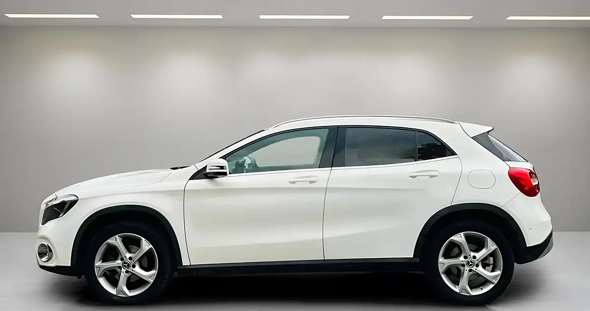 Used 2018 Mercedes-Benz Gla Sport Executive White - Interior and Exterior details 5