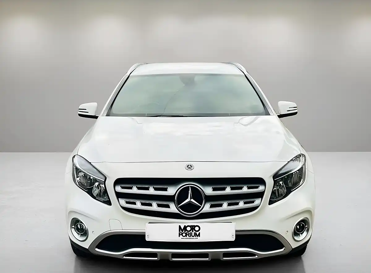 Used 2018 Mercedes-Benz Gla Sport Executive White - Interior and Exterior details 8