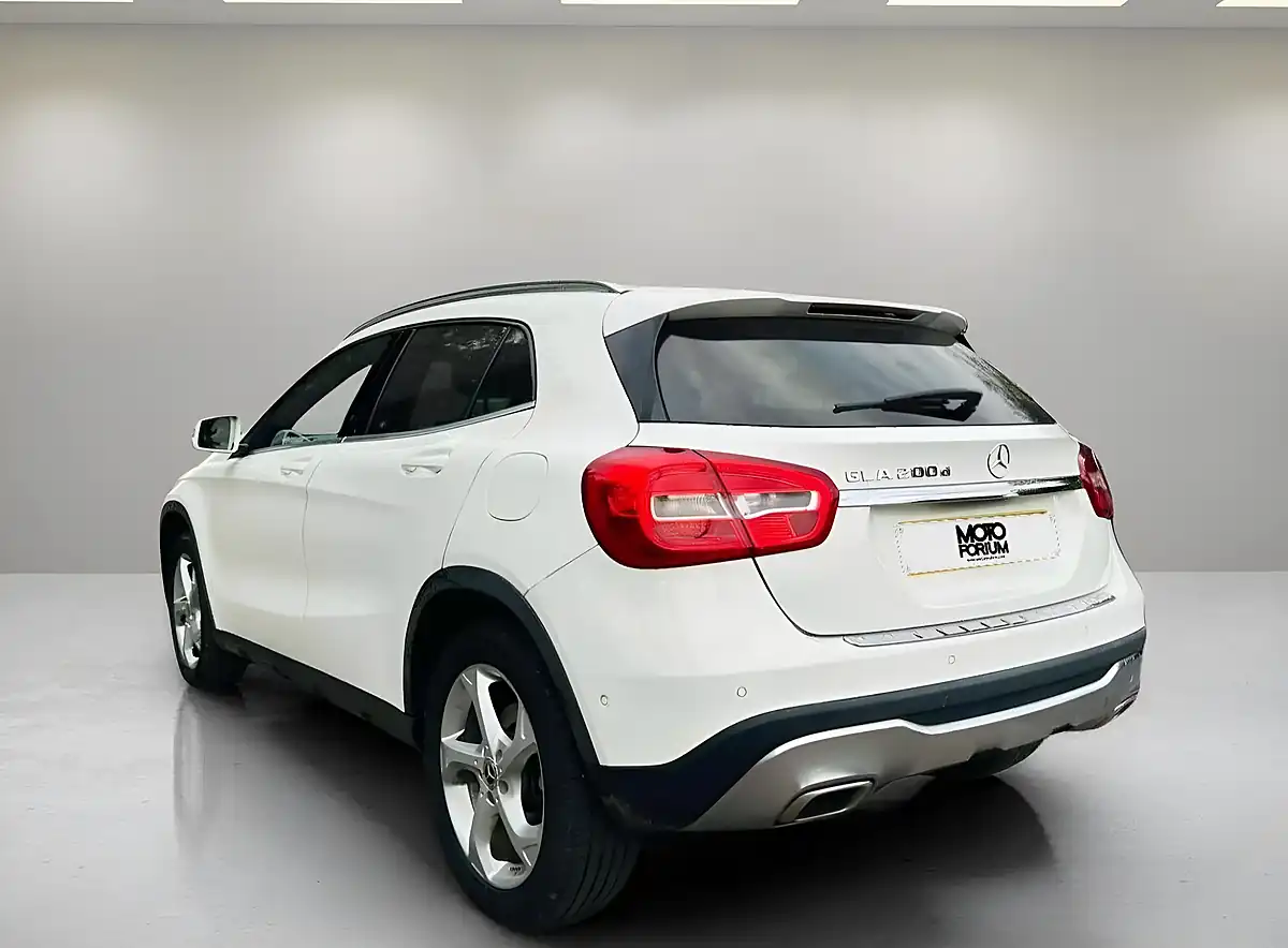 Used 2018 Mercedes-Benz Gla Sport Executive White - Interior and Exterior details 9