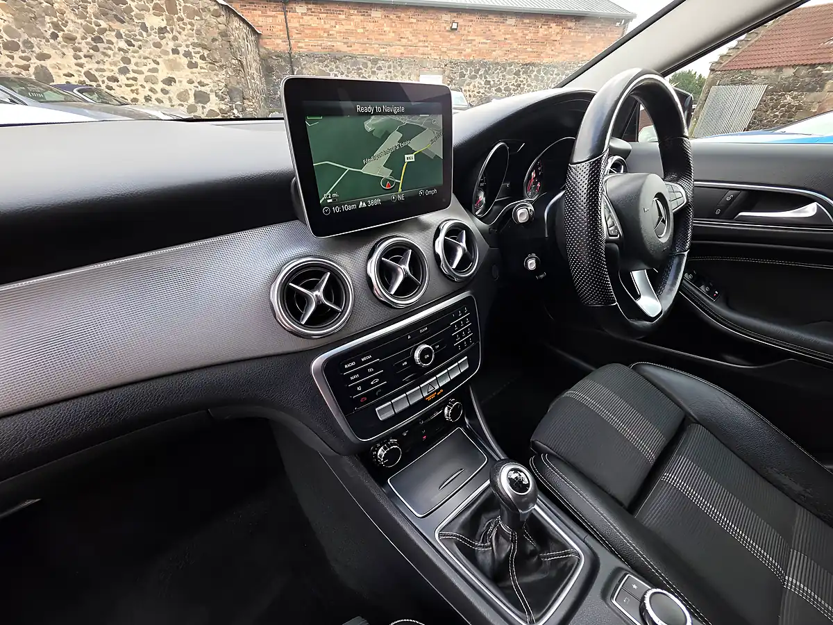 Used 2018 Mercedes-Benz Gla Urban Edition Beige - Interior and Exterior details 11