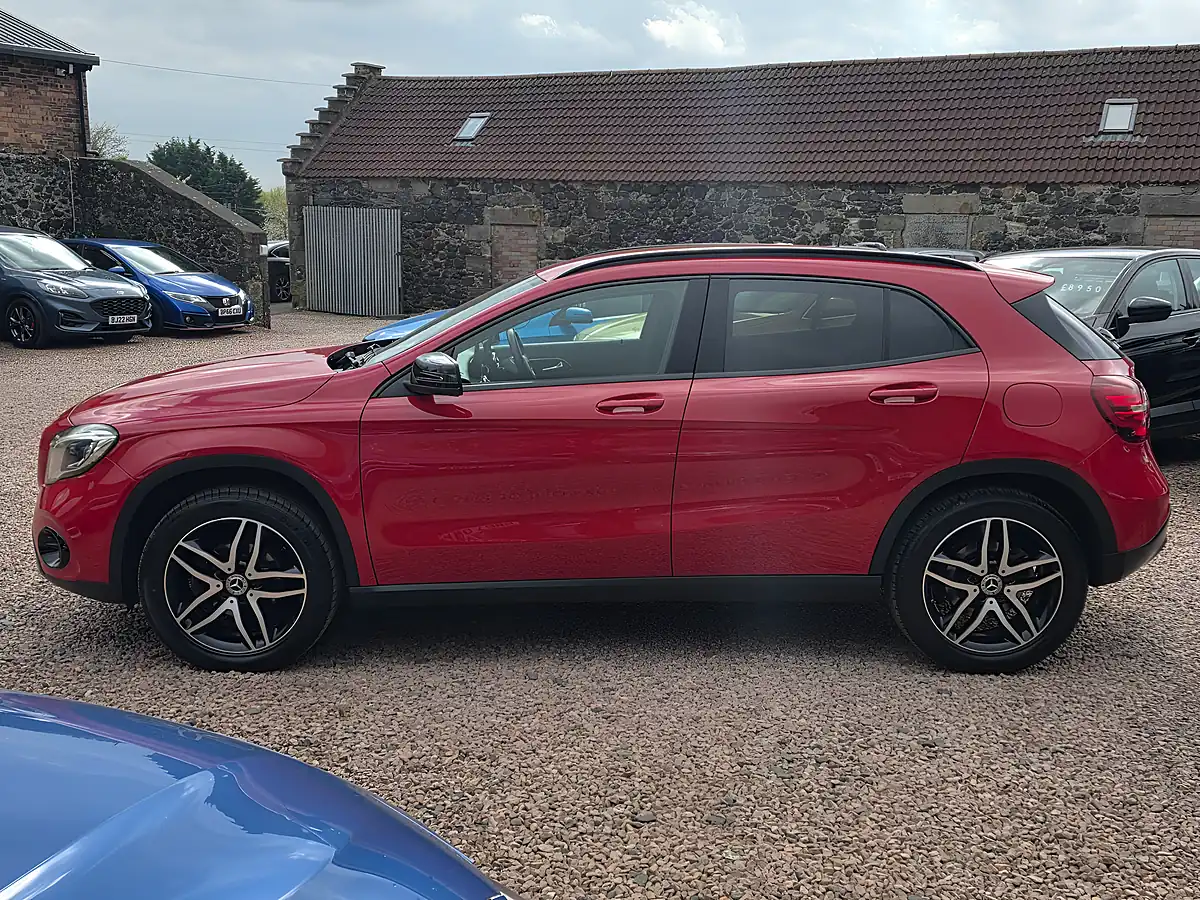 Used 2018 Mercedes-Benz Gla Urban Edition Beige - Interior and Exterior details 14