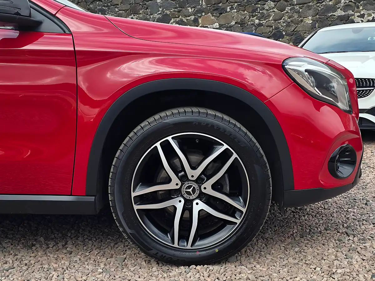 Used 2018 Mercedes-Benz Gla Urban Edition Beige - Interior and Exterior details 20
