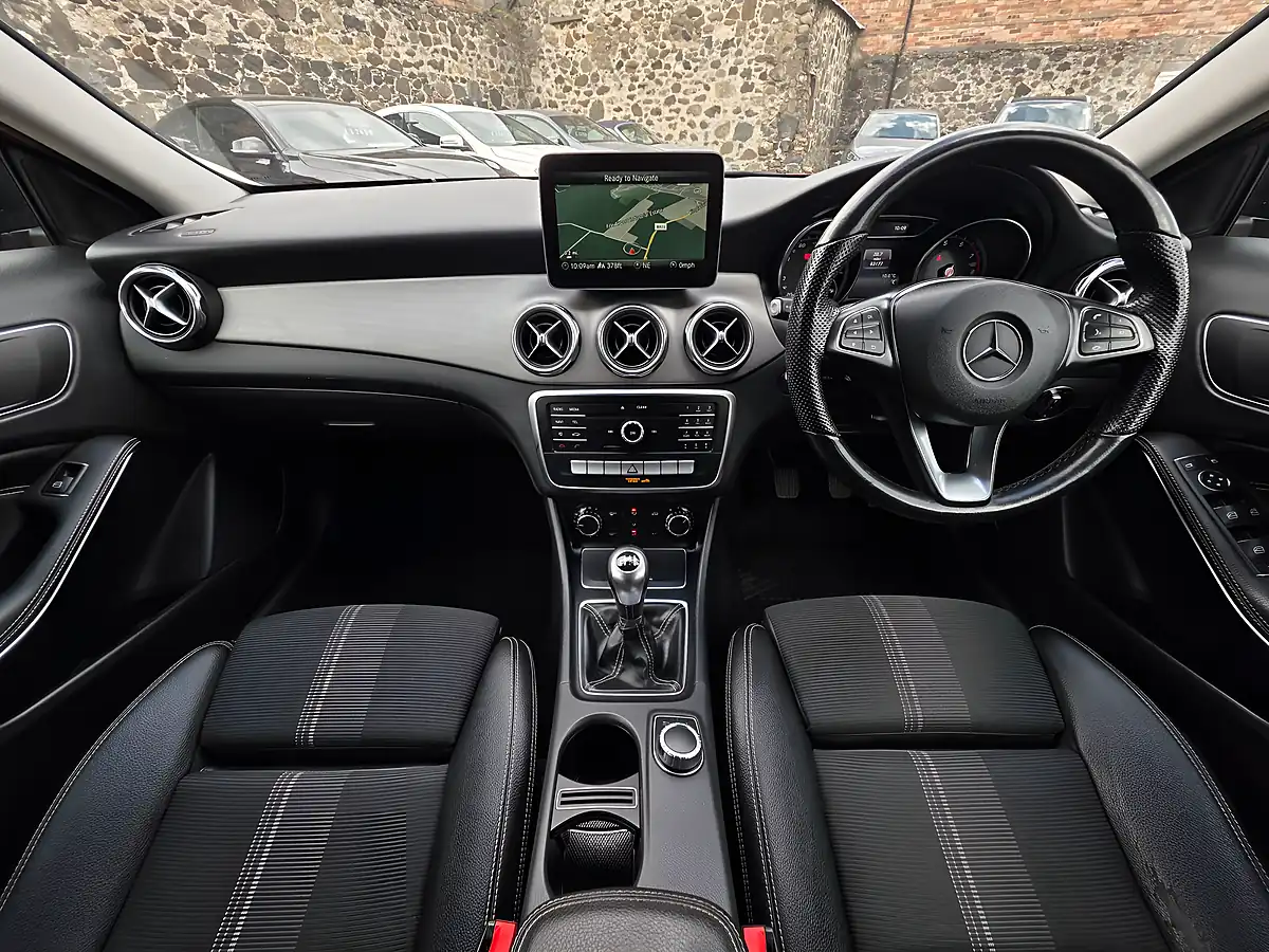 Used 2018 Mercedes-Benz Gla Urban Edition Beige - Interior and Exterior details 7
