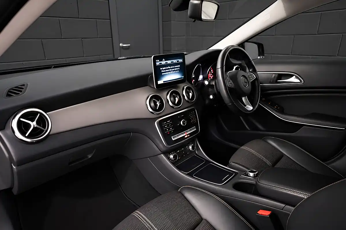 Used 2018 Mercedes-Benz Gla Urban Edition Grey - Interior and Exterior details 13