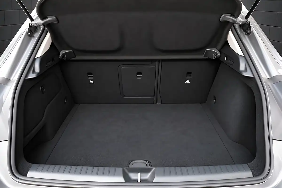 Used 2018 Mercedes-Benz Gla Urban Edition Grey - Interior and Exterior details 20