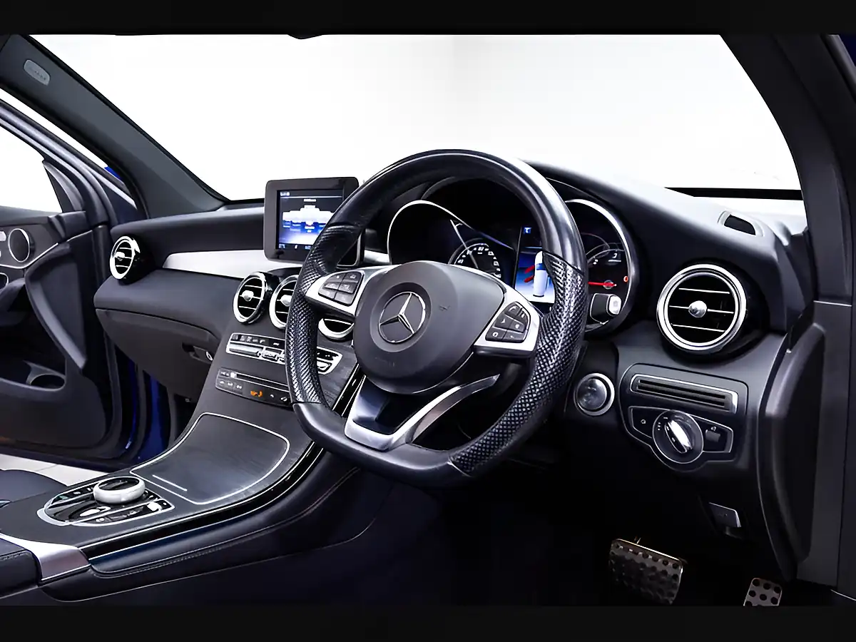 Used 2018 Mercedes-Benz Glc AMG Line (premium) Blue - Interior and Exterior details 15