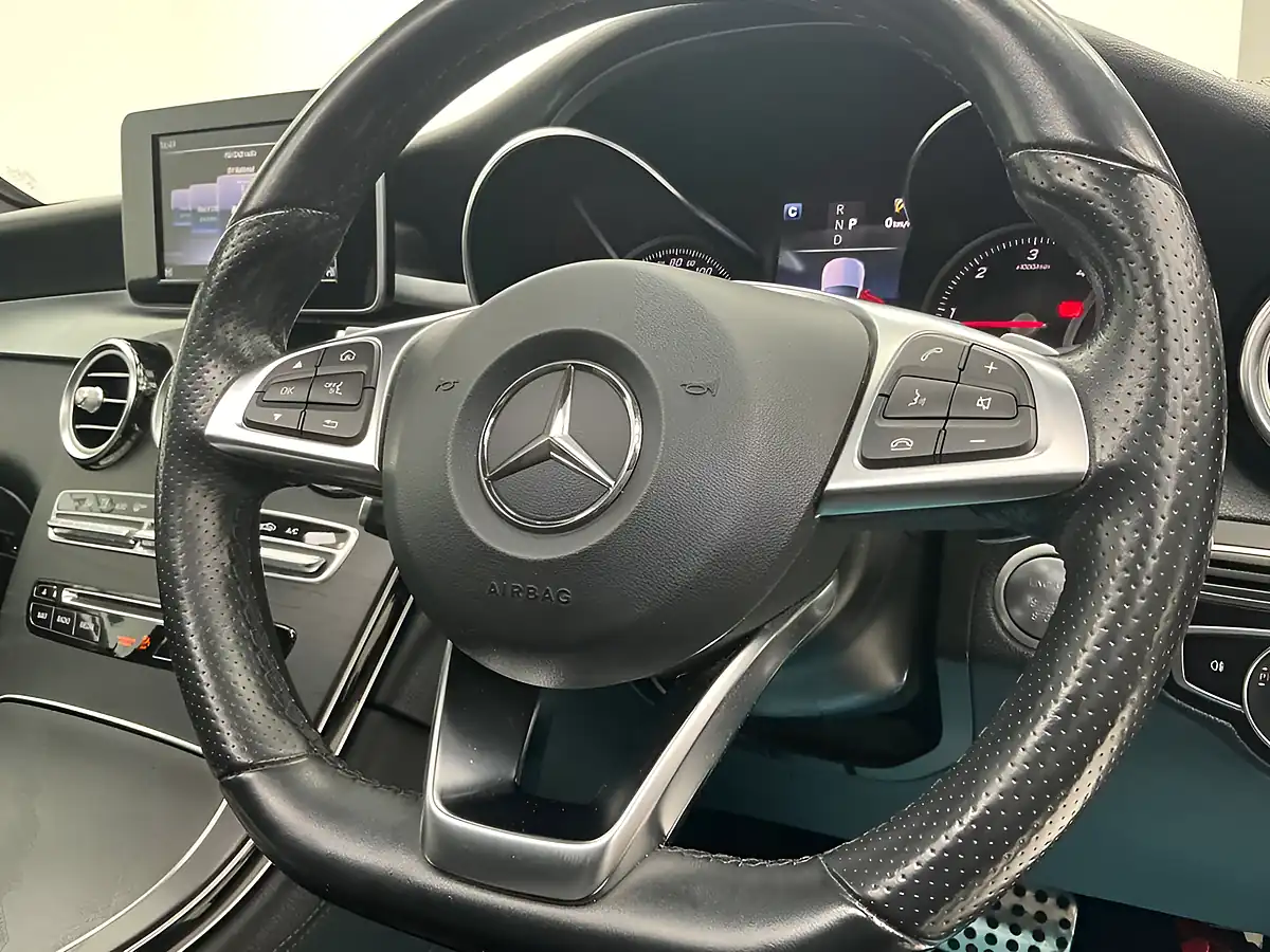 Used 2018 Mercedes-Benz Glc AMG Line Premium Brilliant Blue - Interior and Exterior details 11