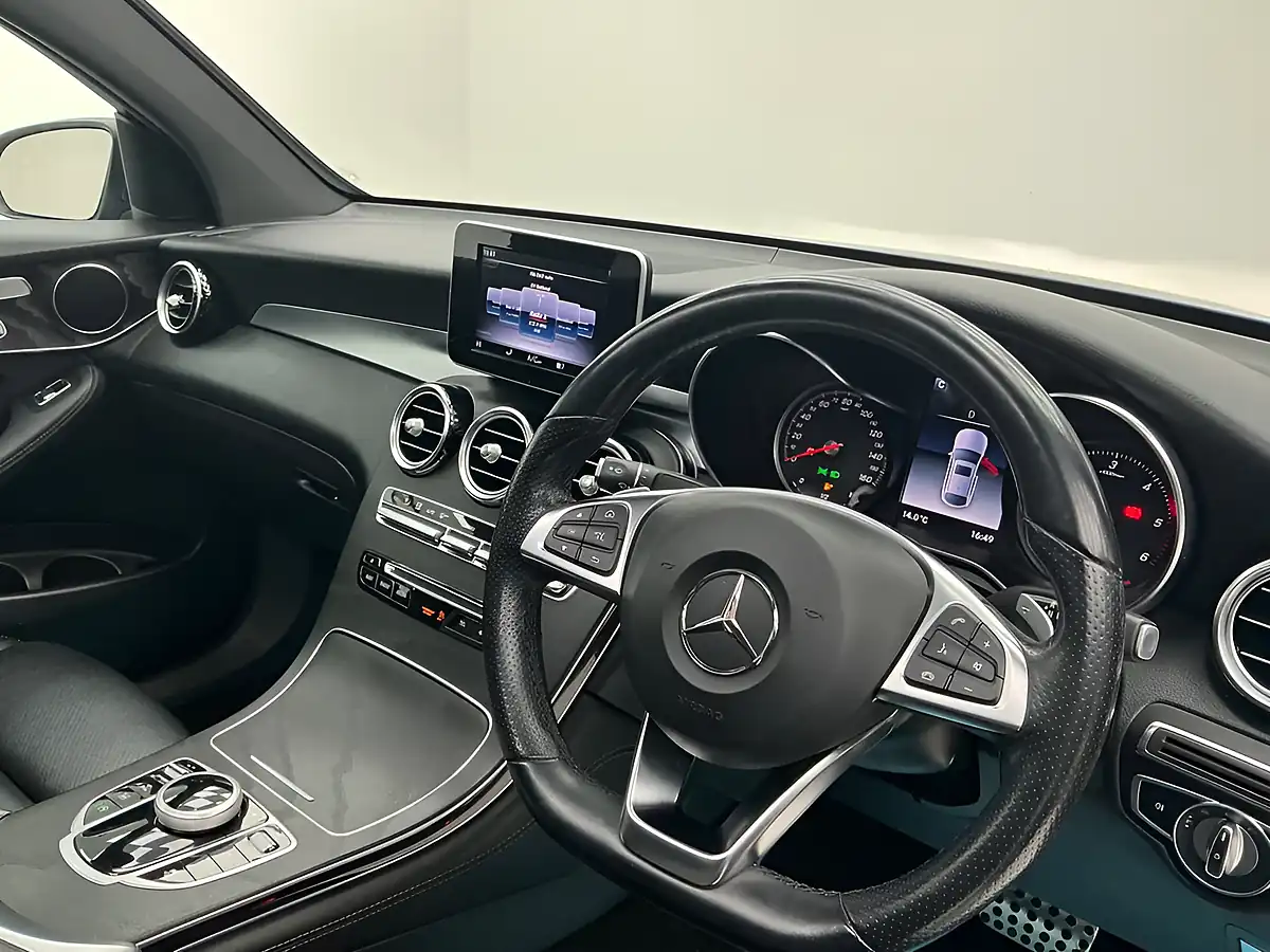 Used 2018 Mercedes-Benz Glc AMG Line Premium Brilliant Blue - Interior and Exterior details 12