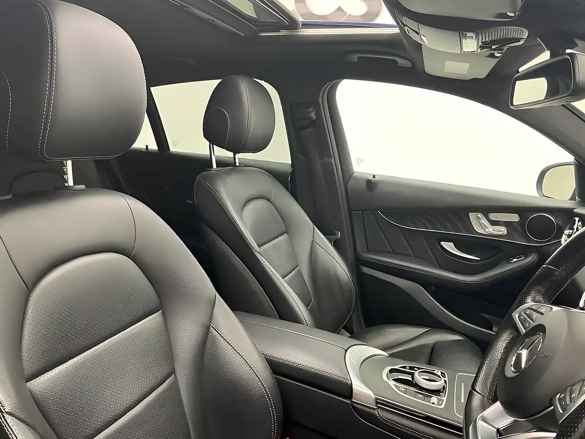 Used 2018 Mercedes-Benz Glc AMG Line Premium Brilliant Blue - Interior and Exterior details 13