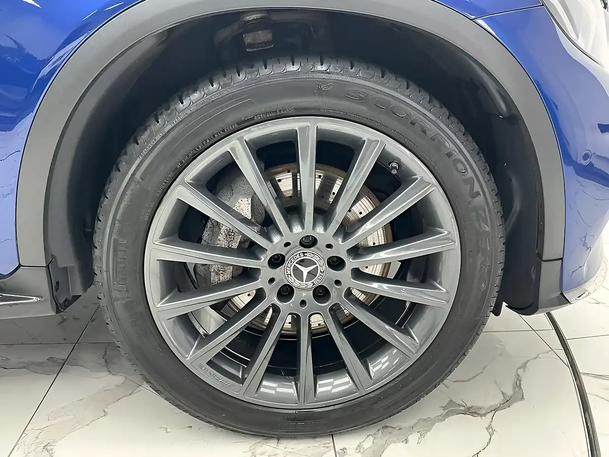 Used 2018 Mercedes-Benz Glc AMG Line Premium Brilliant Blue - Interior and Exterior details 14