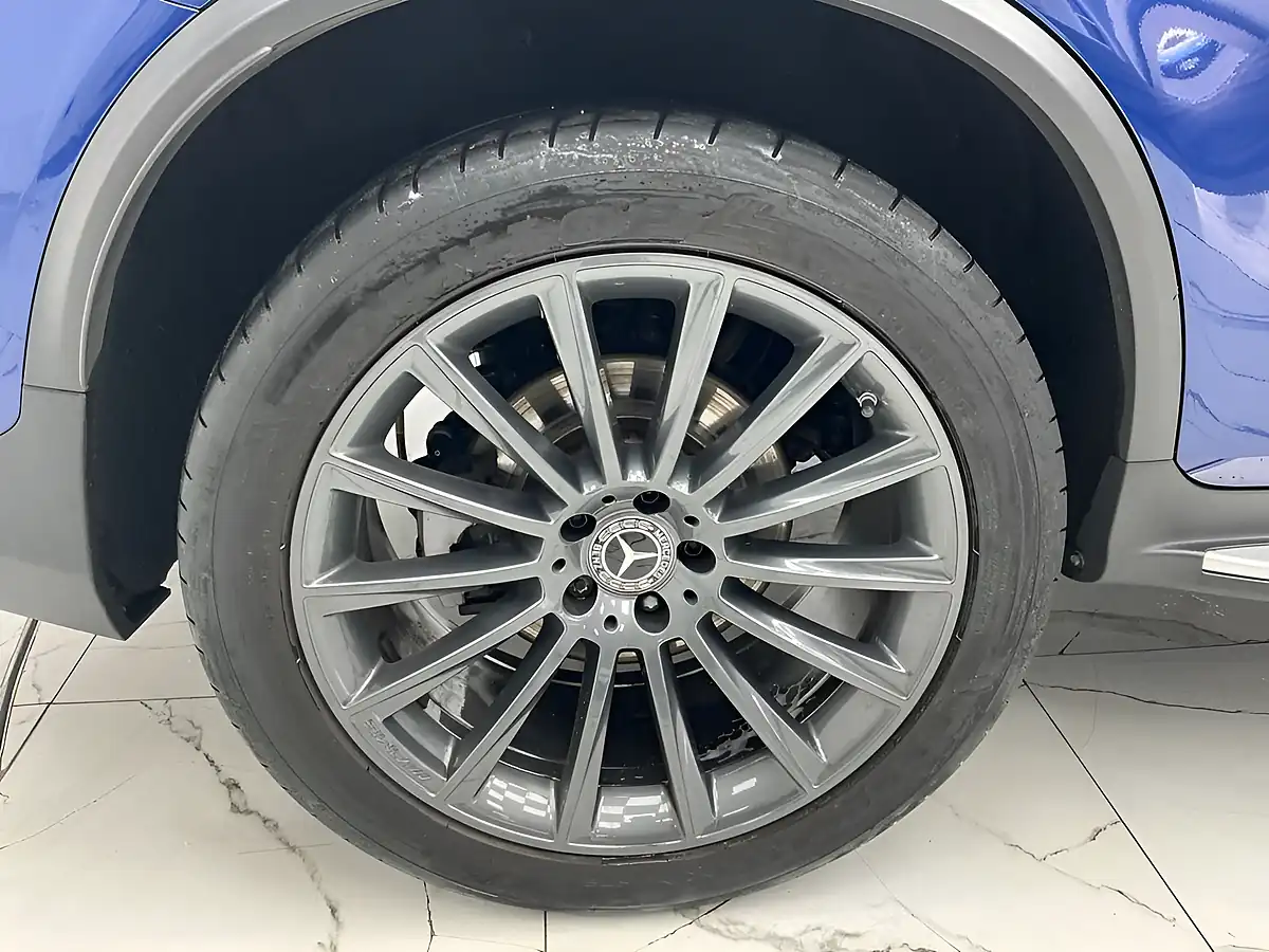 Used 2018 Mercedes-Benz Glc AMG Line Premium Brilliant Blue - Interior and Exterior details 20