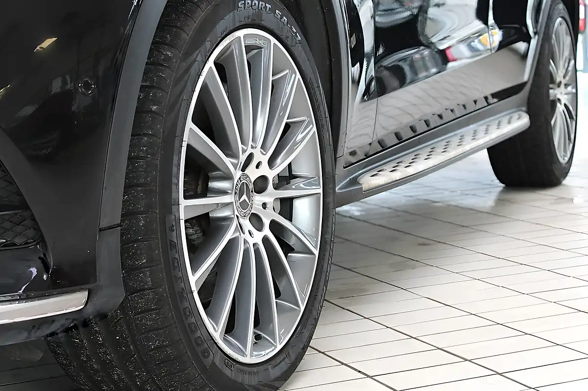 Used 2018 Mercedes-Benz Glc AMG Line (premium Plus) Obsidian Black - Interior and Exterior details 6
