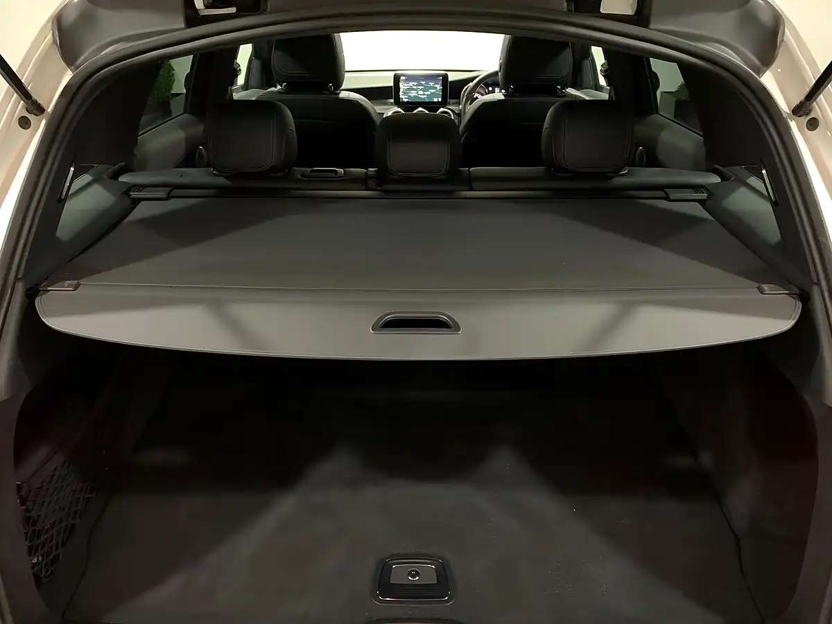 Used 2018 Mercedes-Benz Glc AMG Line Premium Plus White - Interior and Exterior details 13