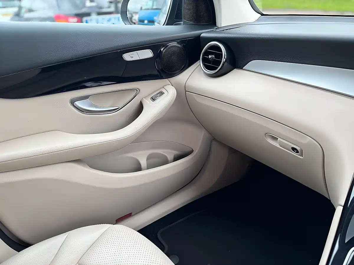 Used 2018 Mercedes-Benz Glc Urban Edition Grey - Interior and Exterior details 9