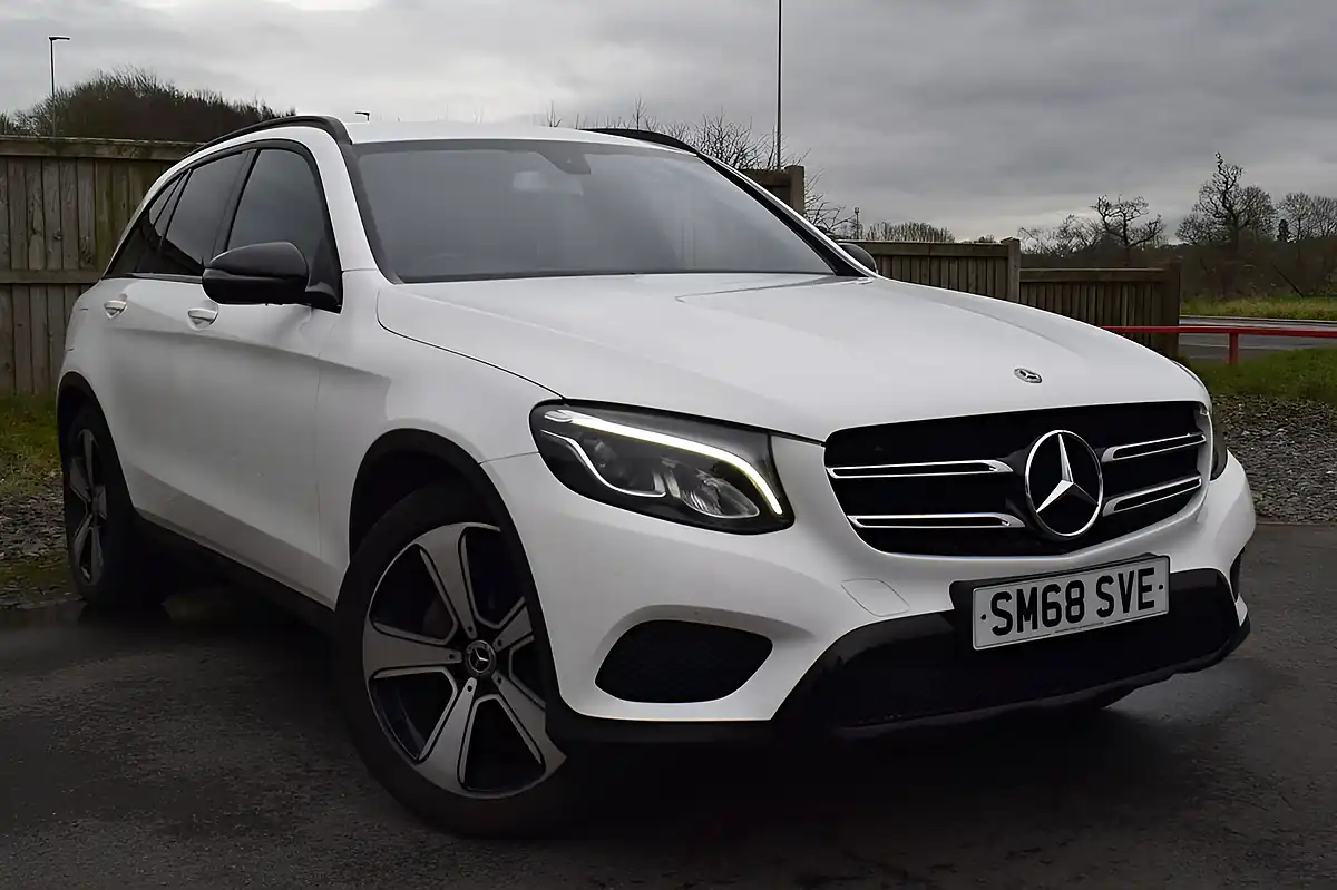 Used 2018 Mercedes-Benz Glc Urban Edition Polar White - Front View
