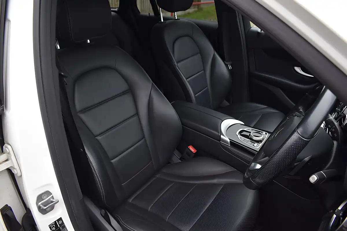 Used 2018 Mercedes-Benz Glc Urban Edition Polar White - Interior and Exterior details 11