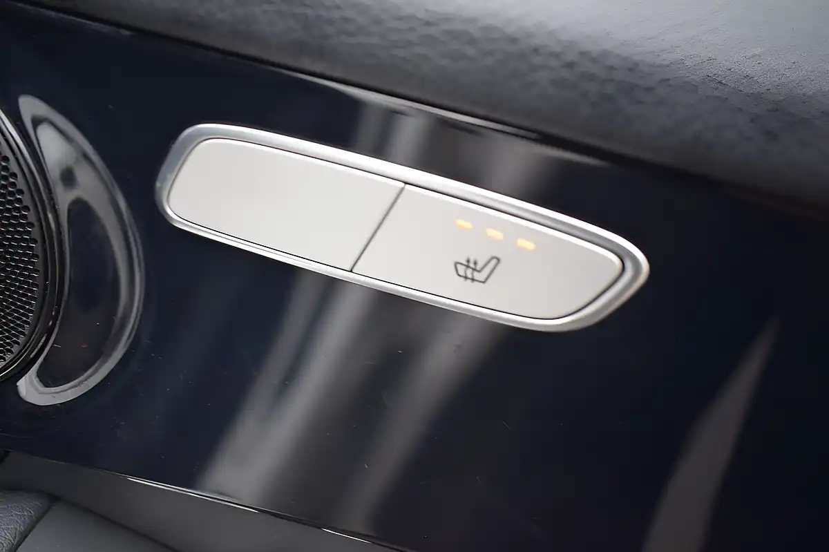 Used 2018 Mercedes-Benz Glc Urban Edition Polar White - Interior and Exterior details 14
