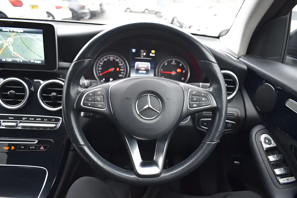 Used 2018 Mercedes-Benz Glc Urban Edition Polar White - Interior and Exterior details 20
