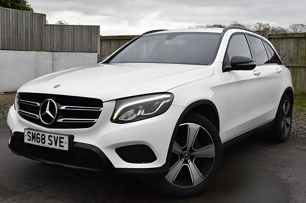 Used 2018 Mercedes-Benz Glc Urban Edition Polar White - Interior and Exterior details 3