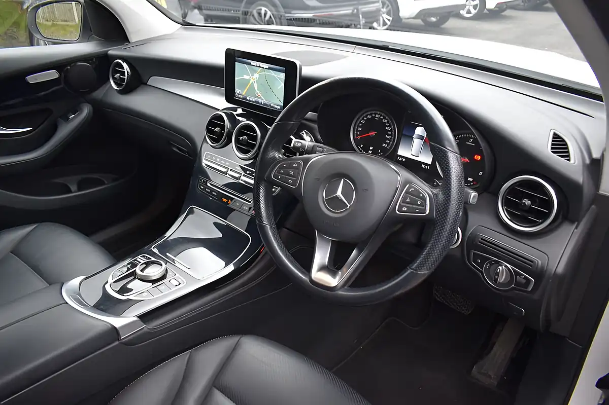 Used 2018 Mercedes-Benz Glc Urban Edition Polar White - Interior and Exterior details 9