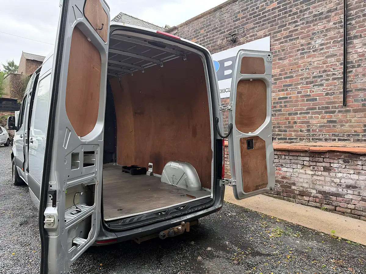 Used 2018 Mercedes-Benz Sprinter 314 Silver - Interior and Exterior details 10