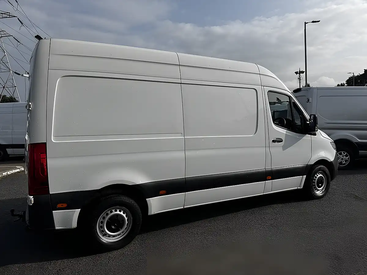 Used 2018 Mercedes-Benz Sprinter 314 White - Interior and Exterior details 3