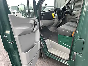 Used 2018 Mercedes-Benz Sprinter Luton Green - Interior and Exterior details 12