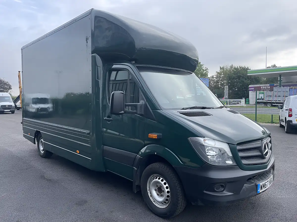 Used 2018 Mercedes-Benz Sprinter Luton Green - Interior and Exterior details 2
