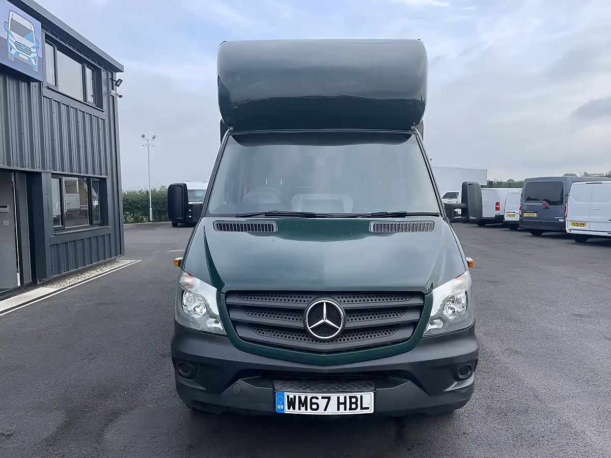 Used 2018 Mercedes-Benz Sprinter Luton Green - Interior and Exterior details 3