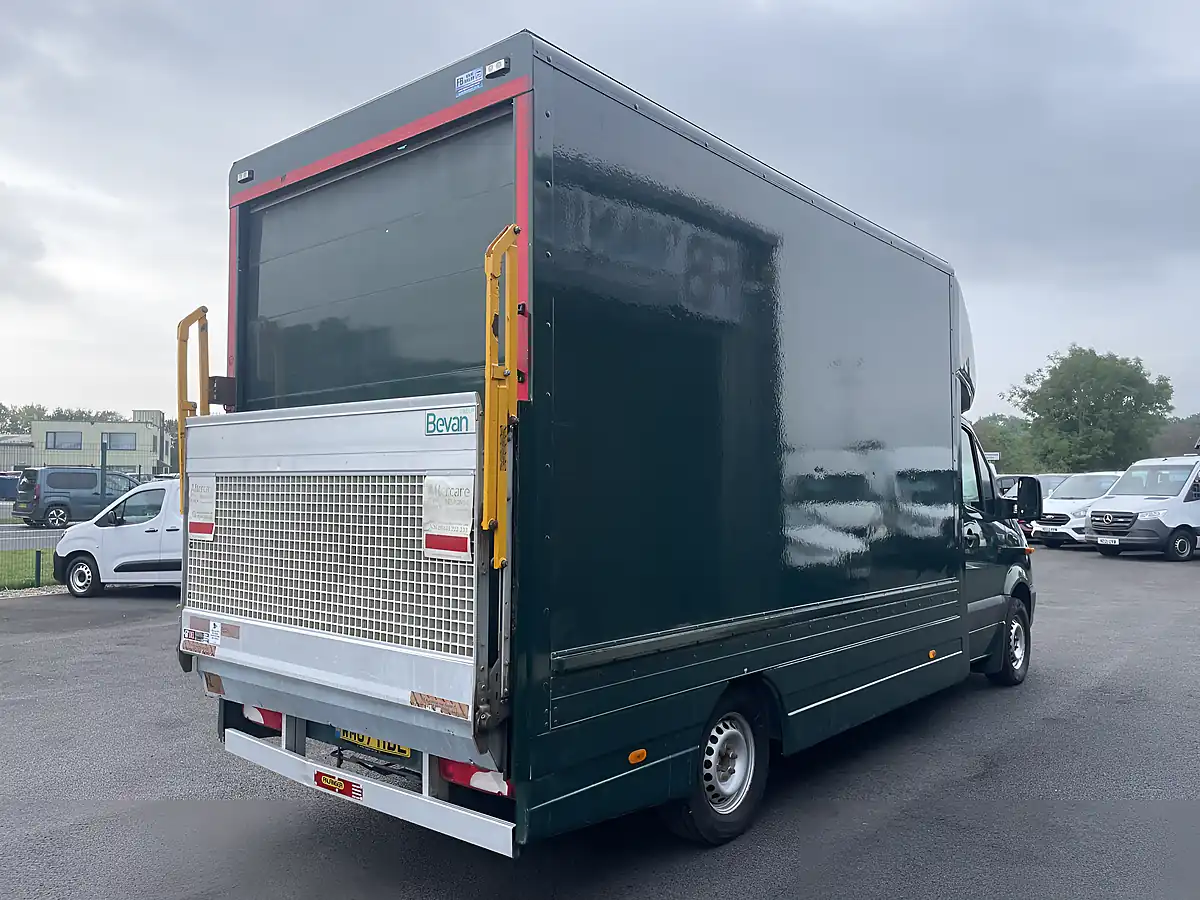Used 2018 Mercedes-Benz Sprinter Luton Green - Interior and Exterior details 4