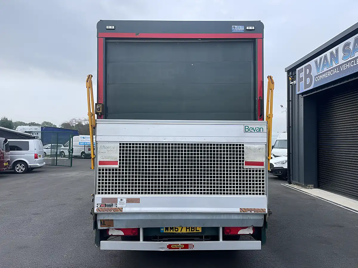 Used 2018 Mercedes-Benz Sprinter Luton Green - Interior and Exterior details 5