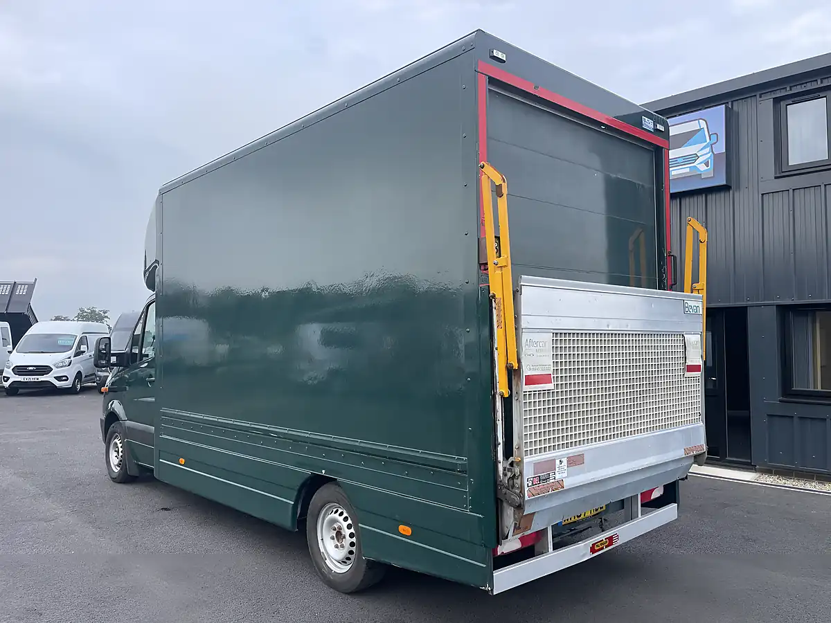 Used 2018 Mercedes-Benz Sprinter Luton Green - Interior and Exterior details 6