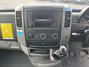 Used 2018 Mercedes-Benz Sprinter Luton Green - Interior and Exterior details 7