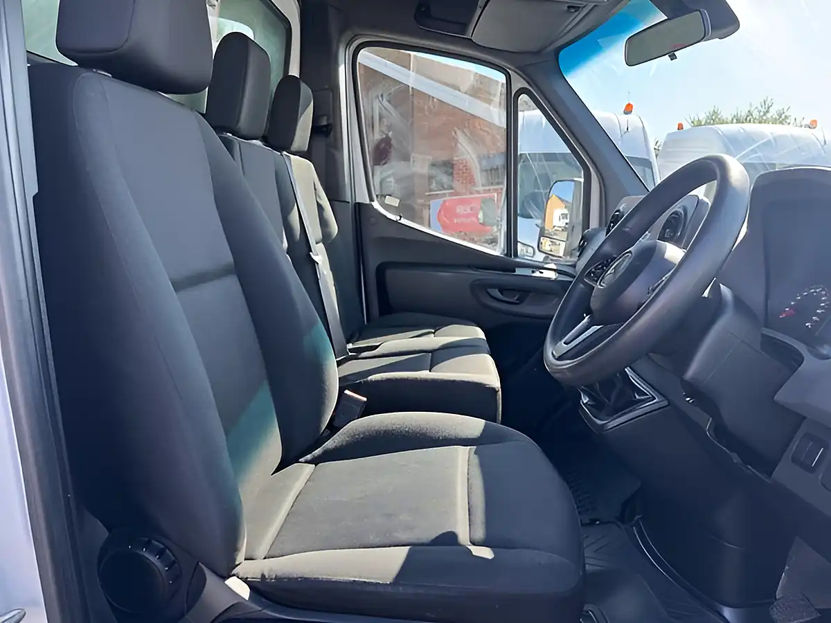 Used 2018 Mercedes-Benz Sprinter Lwb Luton Box White - Interior and Exterior details 10